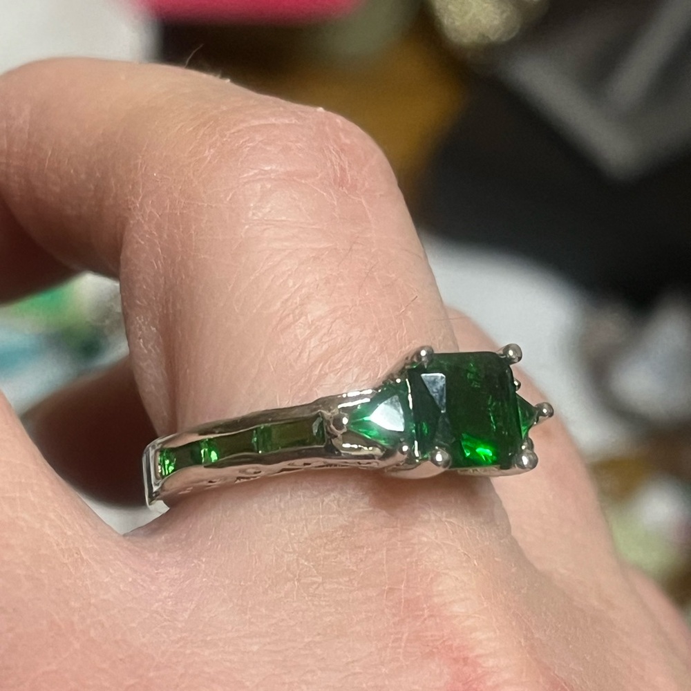 Modern Green Cocktail Ring - Picture 9 of 14
